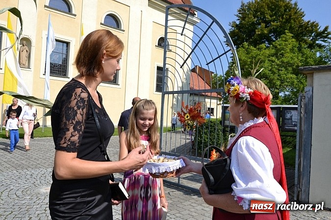 Zdjęcie w galerii na portalu naszraciborz.pl: Tworków pięknie ustrojony na dożynki wiadomości z regionu