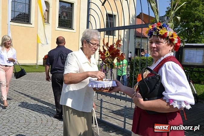 Zdjęcie w galerii na portalu naszraciborz.pl: Tworków pięknie ustrojony na dożynki wiadomości z regionu