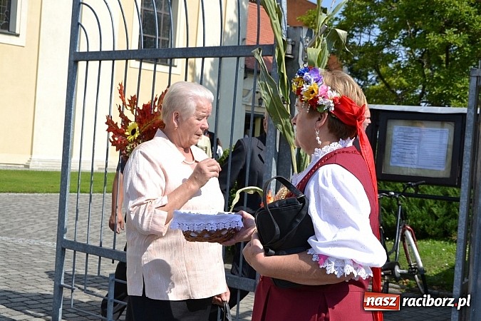 Zdjęcie w galerii na portalu naszraciborz.pl: Tworków pięknie ustrojony na dożynki wiadomości z regionu