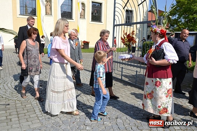 Zdjęcie w galerii na portalu naszraciborz.pl: Tworków pięknie ustrojony na dożynki wiadomości z regionu