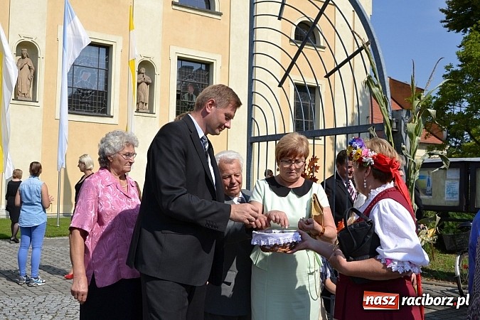 Zdjęcie w galerii na portalu naszraciborz.pl: Tworków pięknie ustrojony na dożynki wiadomości z regionu