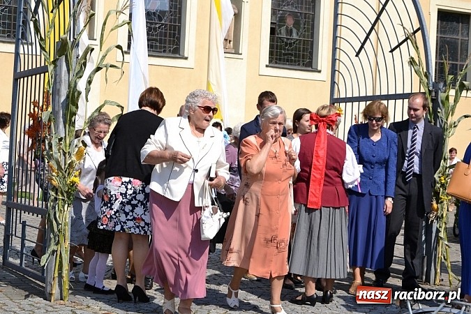 Zdjęcie w galerii na portalu naszraciborz.pl: Tworków pięknie ustrojony na dożynki wiadomości z regionu