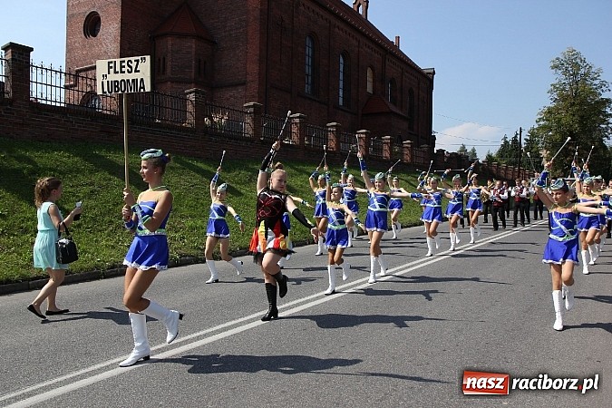 Zdjęcie w galerii na portalu naszraciborz.pl: Potężny korowód dożynkowy w Lubomi! Zobacz jak się bawią nasi sąsiedzi wiadomości z regionu