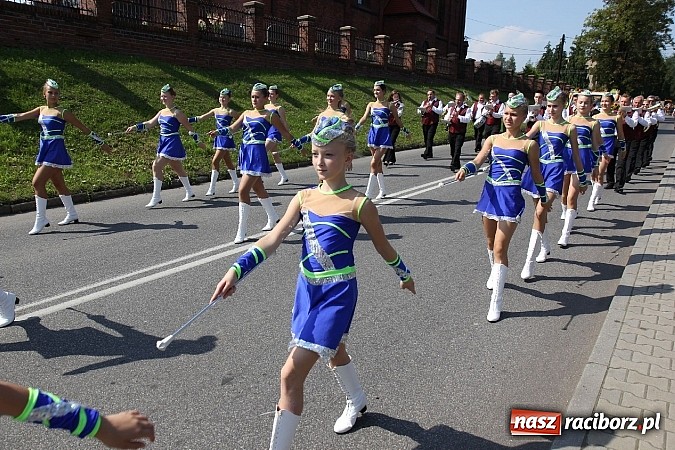 Zdjęcie w galerii na portalu naszraciborz.pl: Potężny korowód dożynkowy w Lubomi! Zobacz jak się bawią nasi sąsiedzi wiadomości z regionu