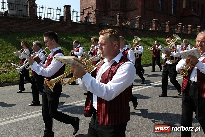 Zdjęcie w galerii na portalu naszraciborz.pl: Potężny korowód dożynkowy w Lubomi! Zobacz jak się bawią nasi sąsiedzi wiadomości z regionu