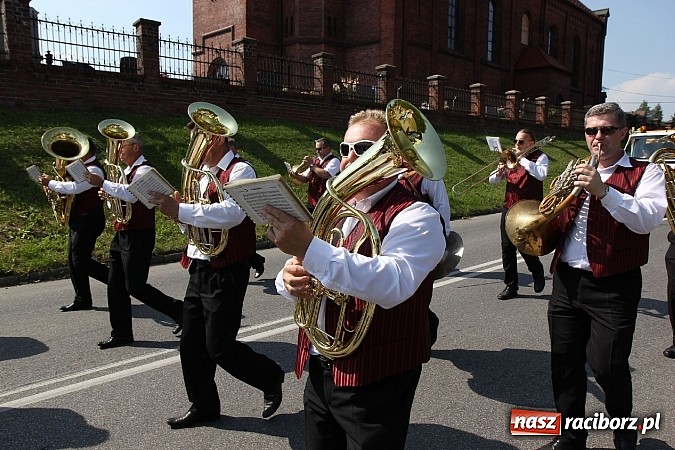 Zdjęcie w galerii na portalu naszraciborz.pl: Potężny korowód dożynkowy w Lubomi! Zobacz jak się bawią nasi sąsiedzi wiadomości z regionu