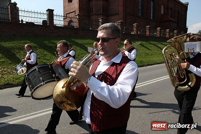 Zdjęcie w galerii na portalu naszraciborz.pl: Potężny korowód dożynkowy w Lubomi! Zobacz jak się bawią nasi sąsiedzi wiadomości z regionu