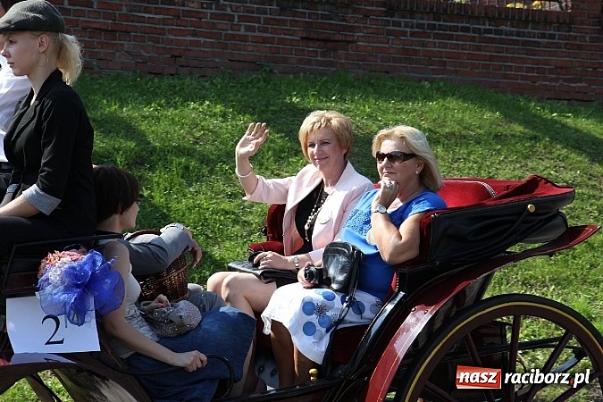 Zdjęcie w galerii na portalu naszraciborz.pl: Potężny korowód dożynkowy w Lubomi! Zobacz jak się bawią nasi sąsiedzi wiadomości z regionu