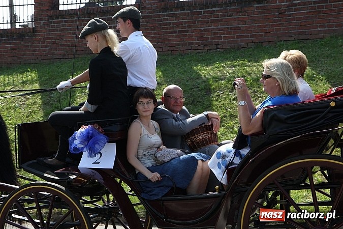 Zdjęcie w galerii na portalu naszraciborz.pl: Potężny korowód dożynkowy w Lubomi! Zobacz jak się bawią nasi sąsiedzi wiadomości z regionu