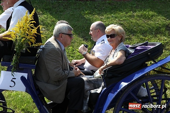 Zdjęcie w galerii na portalu naszraciborz.pl: Potężny korowód dożynkowy w Lubomi! Zobacz jak się bawią nasi sąsiedzi wiadomości z regionu