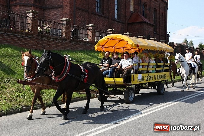 Zdjęcie w galerii na portalu naszraciborz.pl: Potężny korowód dożynkowy w Lubomi! Zobacz jak się bawią nasi sąsiedzi wiadomości z regionu