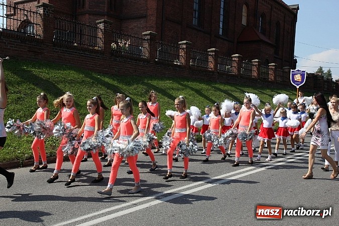 Zdjęcie w galerii na portalu naszraciborz.pl: Potężny korowód dożynkowy w Lubomi! Zobacz jak się bawią nasi sąsiedzi wiadomości z regionu