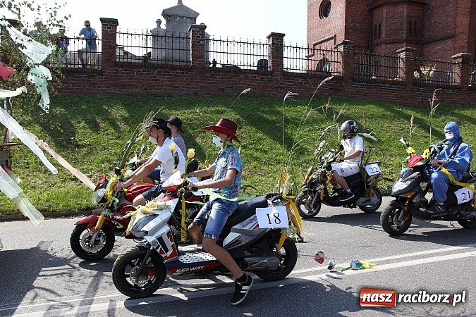 Zdjęcie w galerii na portalu naszraciborz.pl: Potężny korowód dożynkowy w Lubomi! Zobacz jak się bawią nasi sąsiedzi wiadomości z regionu