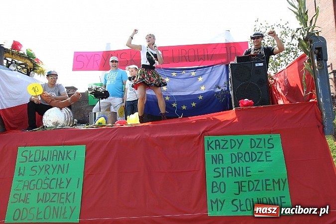 Zdjęcie w galerii na portalu naszraciborz.pl: Potężny korowód dożynkowy w Lubomi! Zobacz jak się bawią nasi sąsiedzi wiadomości z regionu