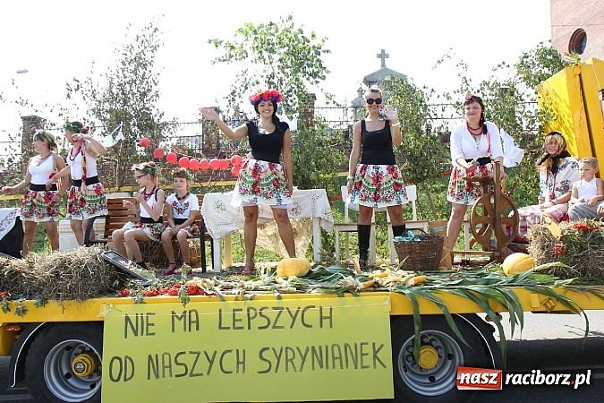 Zdjęcie w galerii na portalu naszraciborz.pl: Potężny korowód dożynkowy w Lubomi! Zobacz jak się bawią nasi sąsiedzi wiadomości z regionu