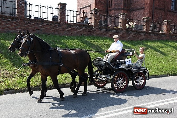 Zdjęcie w galerii na portalu naszraciborz.pl: Potężny korowód dożynkowy w Lubomi! Zobacz jak się bawią nasi sąsiedzi wiadomości z regionu