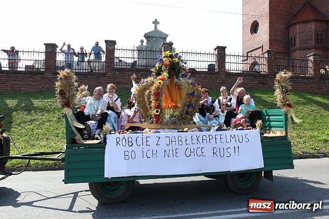 Zdjęcie w galerii na portalu naszraciborz.pl: Potężny korowód dożynkowy w Lubomi! Zobacz jak się bawią nasi sąsiedzi wiadomości z regionu