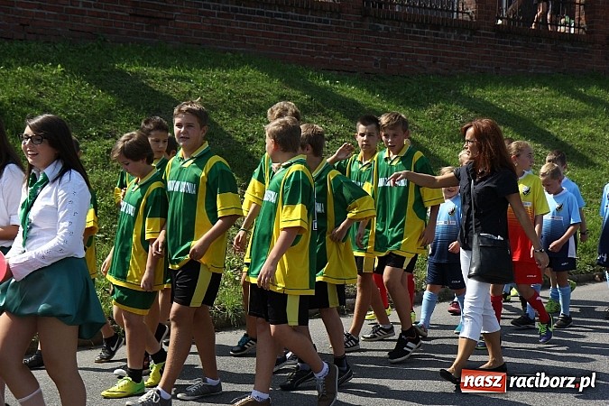 Zdjęcie w galerii na portalu naszraciborz.pl: Potężny korowód dożynkowy w Lubomi! Zobacz jak się bawią nasi sąsiedzi wiadomości z regionu