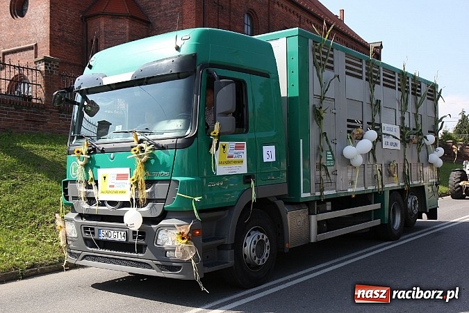 Zdjęcie w galerii na portalu naszraciborz.pl: Potężny korowód dożynkowy w Lubomi! Zobacz jak się bawią nasi sąsiedzi wiadomości z regionu
