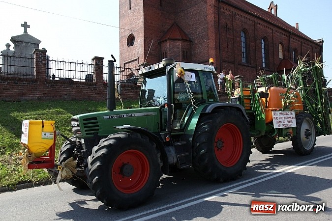 Zdjęcie w galerii na portalu naszraciborz.pl: Potężny korowód dożynkowy w Lubomi! Zobacz jak się bawią nasi sąsiedzi wiadomości z regionu