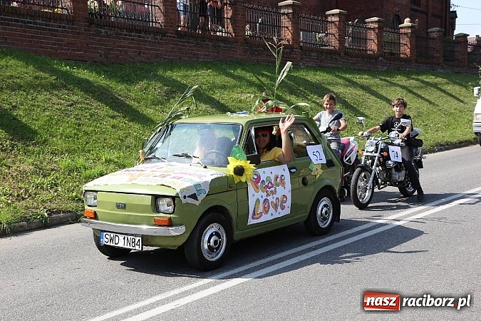 Zdjęcie w galerii na portalu naszraciborz.pl: Potężny korowód dożynkowy w Lubomi! Zobacz jak się bawią nasi sąsiedzi wiadomości z regionu