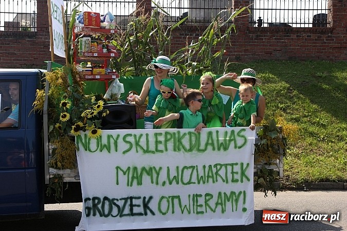 Zdjęcie w galerii na portalu naszraciborz.pl: Potężny korowód dożynkowy w Lubomi! Zobacz jak się bawią nasi sąsiedzi wiadomości z regionu