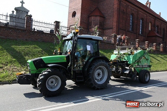 Zdjęcie w galerii na portalu naszraciborz.pl: Potężny korowód dożynkowy w Lubomi! Zobacz jak się bawią nasi sąsiedzi wiadomości z regionu