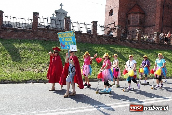 Zdjęcie w galerii na portalu naszraciborz.pl: Potężny korowód dożynkowy w Lubomi! Zobacz jak się bawią nasi sąsiedzi wiadomości z regionu