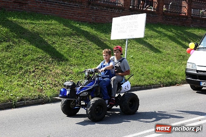 Zdjęcie w galerii na portalu naszraciborz.pl: Potężny korowód dożynkowy w Lubomi! Zobacz jak się bawią nasi sąsiedzi wiadomości z regionu