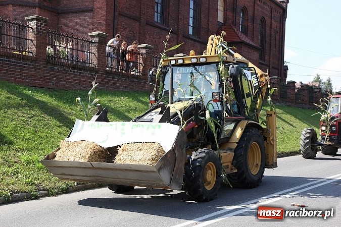 Zdjęcie w galerii na portalu naszraciborz.pl: Potężny korowód dożynkowy w Lubomi! Zobacz jak się bawią nasi sąsiedzi wiadomości z regionu
