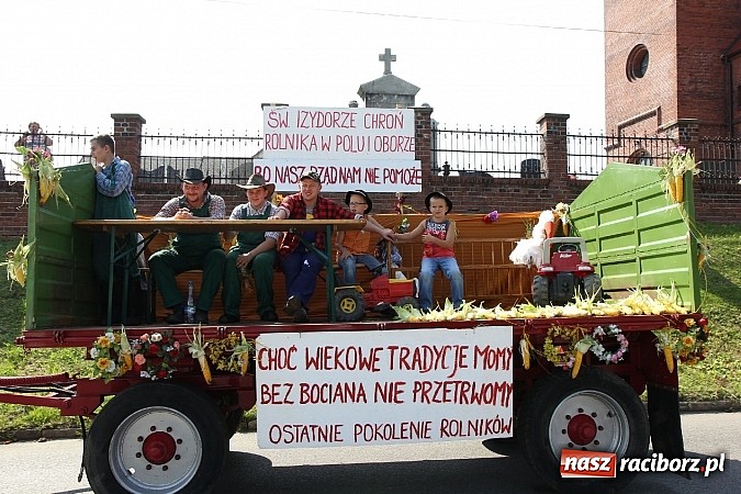 Zdjęcie w galerii na portalu naszraciborz.pl: Potężny korowód dożynkowy w Lubomi! Zobacz jak się bawią nasi sąsiedzi wiadomości z regionu