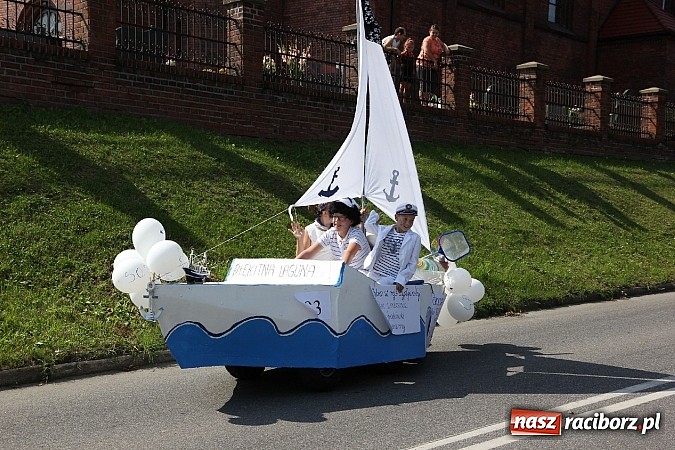 Zdjęcie w galerii na portalu naszraciborz.pl: Potężny korowód dożynkowy w Lubomi! Zobacz jak się bawią nasi sąsiedzi wiadomości z regionu