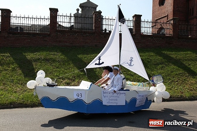 Zdjęcie w galerii na portalu naszraciborz.pl: Potężny korowód dożynkowy w Lubomi! Zobacz jak się bawią nasi sąsiedzi wiadomości z regionu