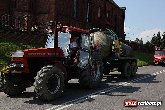 Zdjęcie w galerii na portalu naszraciborz.pl: Potężny korowód dożynkowy w Lubomi! Zobacz jak się bawią nasi sąsiedzi wiadomości z regionu