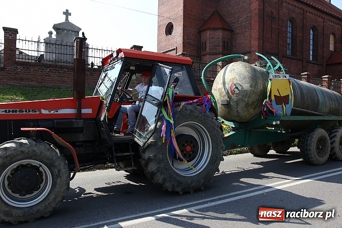 Zdjęcie w galerii na portalu naszraciborz.pl: Potężny korowód dożynkowy w Lubomi! Zobacz jak się bawią nasi sąsiedzi wiadomości z regionu
