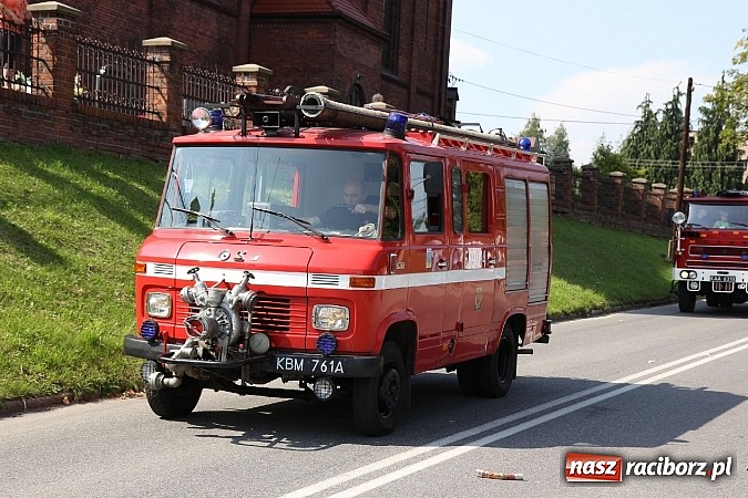 Zdjęcie w galerii na portalu naszraciborz.pl: Potężny korowód dożynkowy w Lubomi! Zobacz jak się bawią nasi sąsiedzi wiadomości z regionu