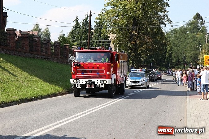 Zdjęcie w galerii na portalu naszraciborz.pl: Potężny korowód dożynkowy w Lubomi! Zobacz jak się bawią nasi sąsiedzi wiadomości z regionu
