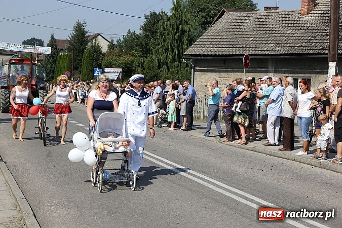 Zdjęcie w galerii na portalu naszraciborz.pl: Potężny korowód dożynkowy w Lubomi! Zobacz jak się bawią nasi sąsiedzi wiadomości z regionu