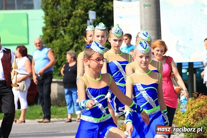 Zdjęcie w galerii na portalu naszraciborz.pl: Potężny korowód dożynkowy w Lubomi! Zobacz jak się bawią nasi sąsiedzi wiadomości z regionu