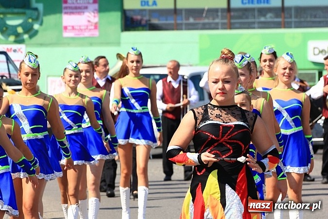Zdjęcie w galerii na portalu naszraciborz.pl: Potężny korowód dożynkowy w Lubomi! Zobacz jak się bawią nasi sąsiedzi wiadomości z regionu