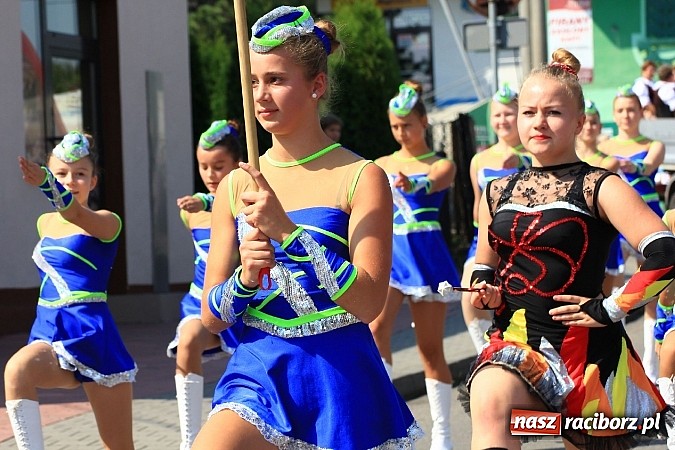 Zdjęcie w galerii na portalu naszraciborz.pl: Potężny korowód dożynkowy w Lubomi! Zobacz jak się bawią nasi sąsiedzi wiadomości z regionu