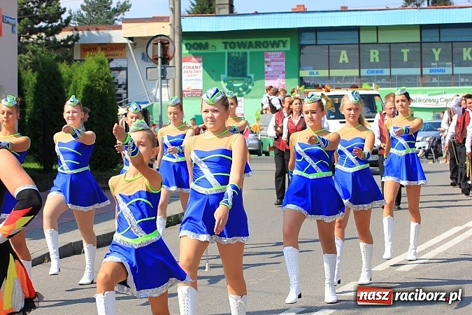 Zdjęcie w galerii na portalu naszraciborz.pl: Potężny korowód dożynkowy w Lubomi! Zobacz jak się bawią nasi sąsiedzi wiadomości z regionu