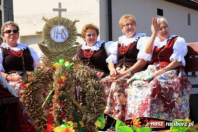 Zdjęcie w galerii na portalu naszraciborz.pl: Potężny korowód dożynkowy w Lubomi! Zobacz jak się bawią nasi sąsiedzi wiadomości z regionu