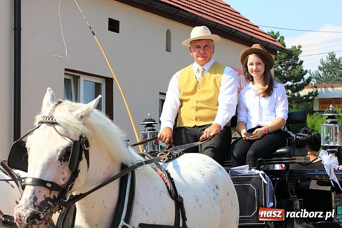 Zdjęcie w galerii na portalu naszraciborz.pl: Potężny korowód dożynkowy w Lubomi! Zobacz jak się bawią nasi sąsiedzi wiadomości z regionu