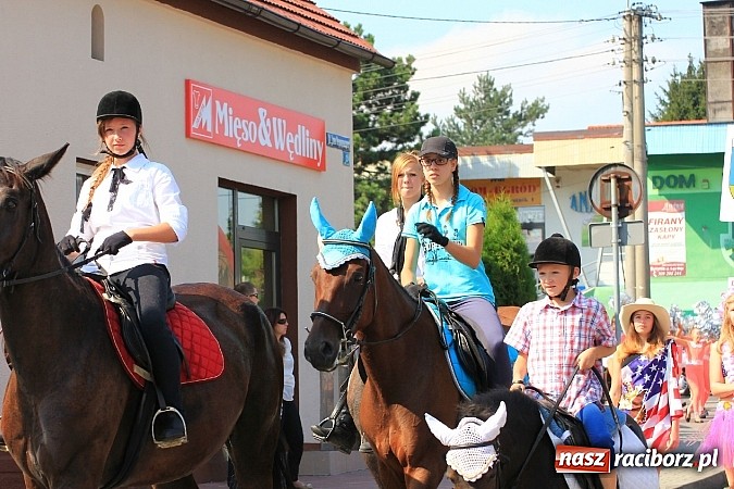 Zdjęcie w galerii na portalu naszraciborz.pl: Potężny korowód dożynkowy w Lubomi! Zobacz jak się bawią nasi sąsiedzi wiadomości z regionu
