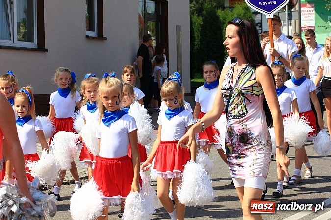 Zdjęcie w galerii na portalu naszraciborz.pl: Potężny korowód dożynkowy w Lubomi! Zobacz jak się bawią nasi sąsiedzi wiadomości z regionu