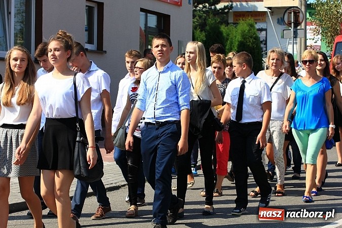 Zdjęcie w galerii na portalu naszraciborz.pl: Potężny korowód dożynkowy w Lubomi! Zobacz jak się bawią nasi sąsiedzi wiadomości z regionu