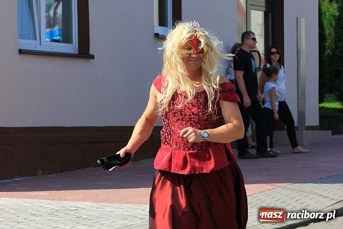 Zdjęcie w galerii na portalu naszraciborz.pl: Potężny korowód dożynkowy w Lubomi! Zobacz jak się bawią nasi sąsiedzi wiadomości z regionu