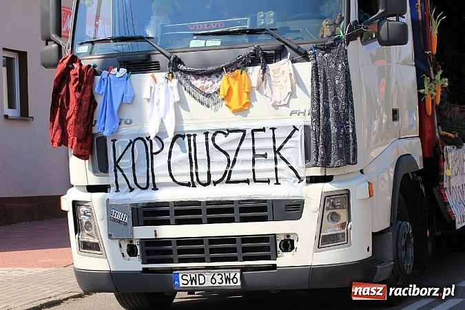 Zdjęcie w galerii na portalu naszraciborz.pl: Potężny korowód dożynkowy w Lubomi! Zobacz jak się bawią nasi sąsiedzi wiadomości z regionu