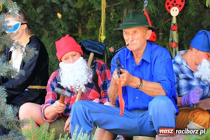 Zdjęcie w galerii na portalu naszraciborz.pl: Potężny korowód dożynkowy w Lubomi! Zobacz jak się bawią nasi sąsiedzi wiadomości z regionu